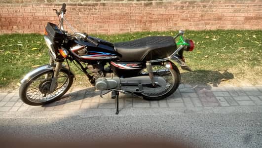 Honda 125 2014 model condion achi Hai engine genuine Hai chalne Mai b