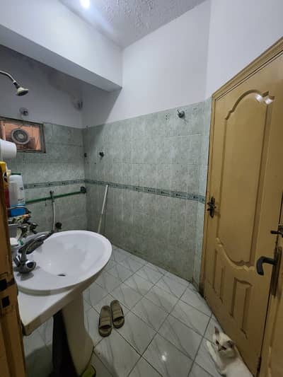 Furnished room available for male g11