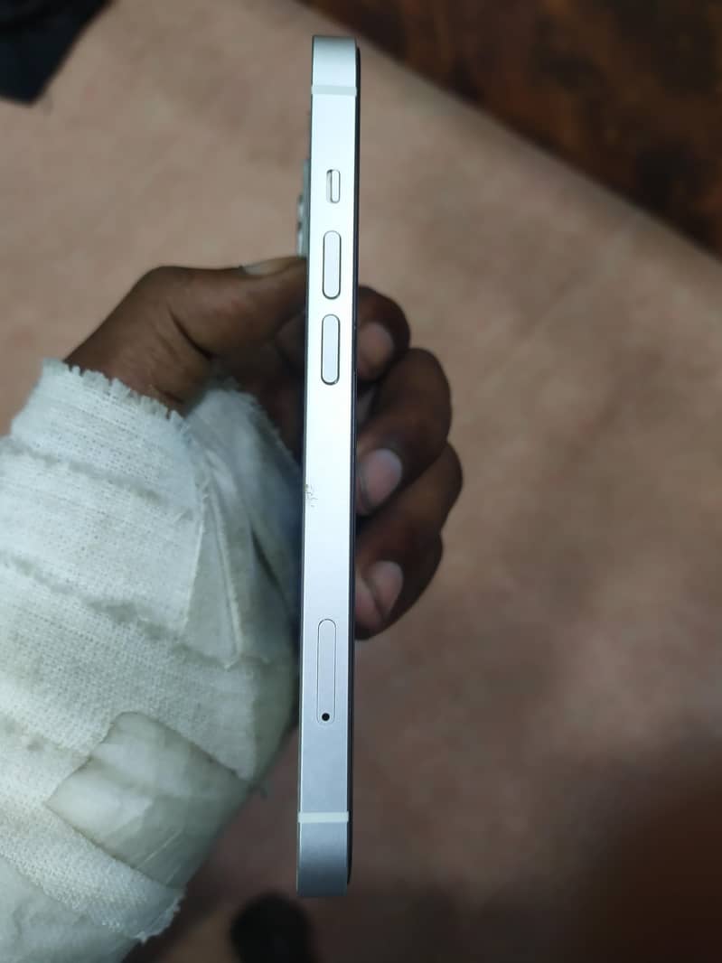 Apple iPhone 13 1