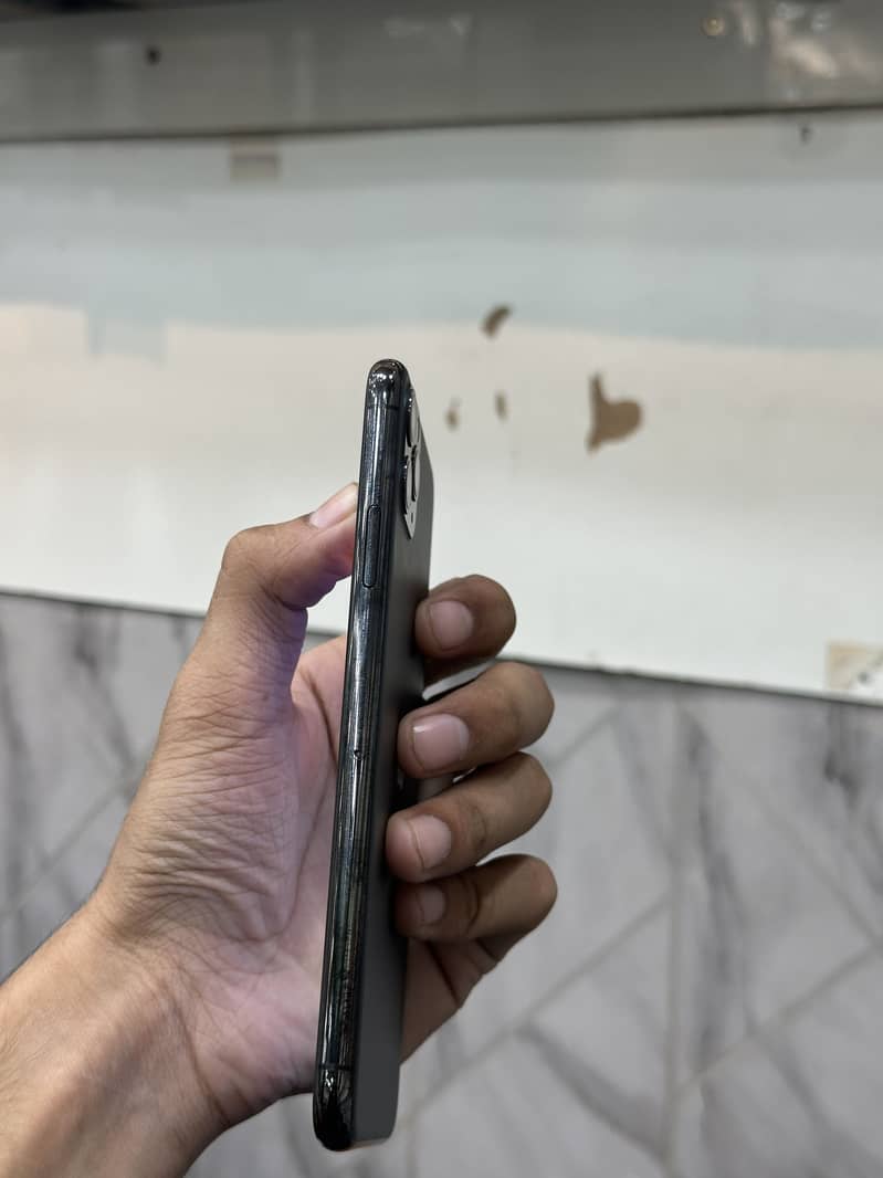 Apple iPhone 11 Pro Max 1