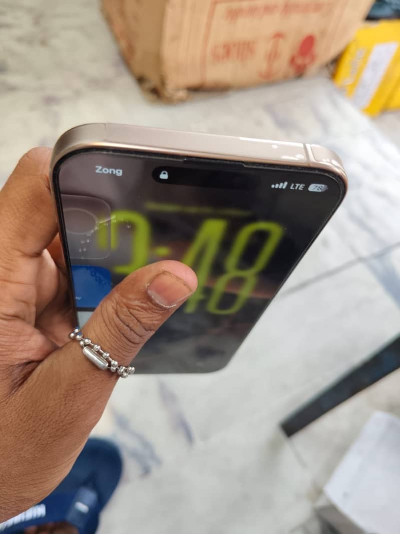 Apple iPhone 16 Pro Max 3