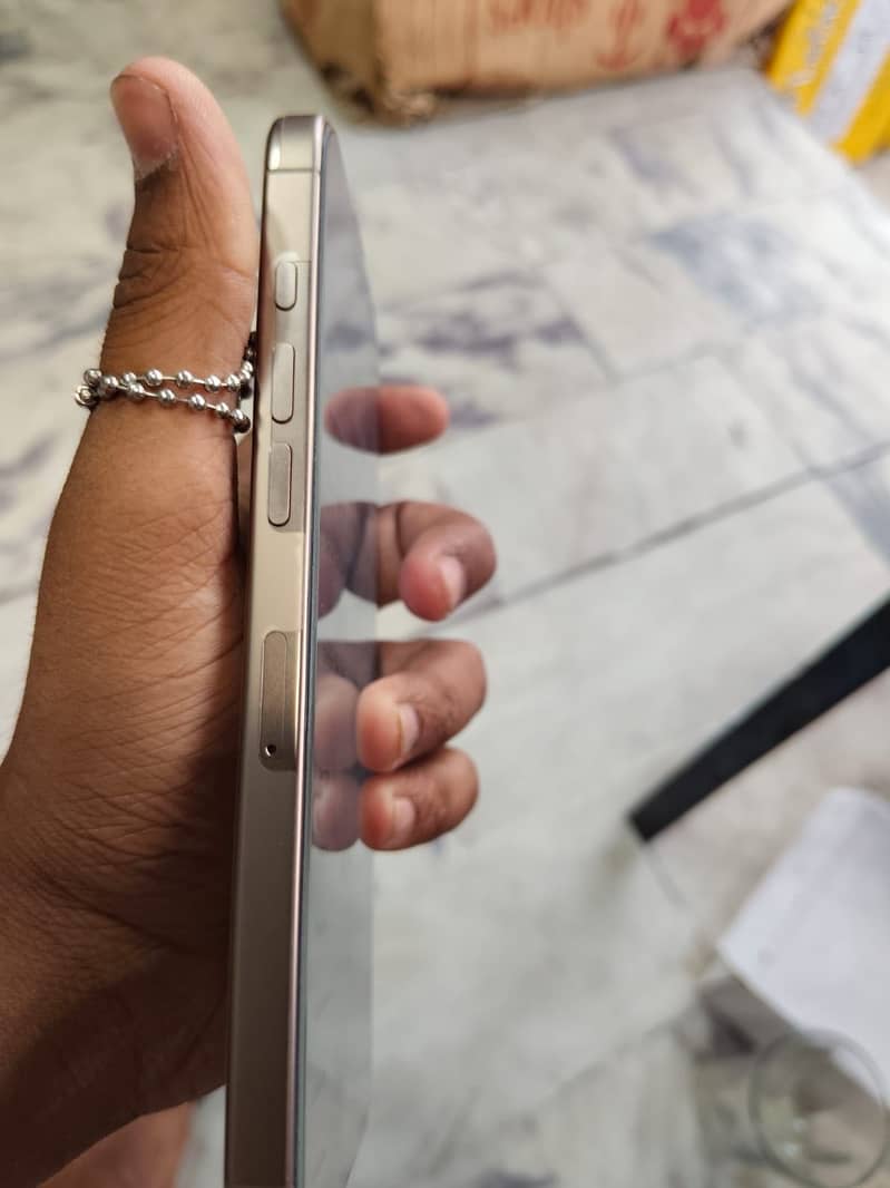 Apple iPhone 16 Pro Max 4