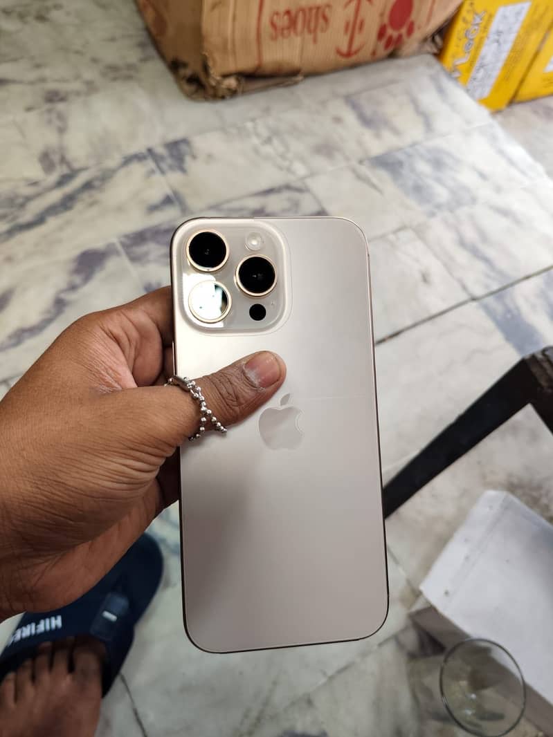 Apple iPhone 16 Pro Max 7
