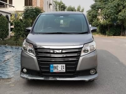 Toyota Noah 2015