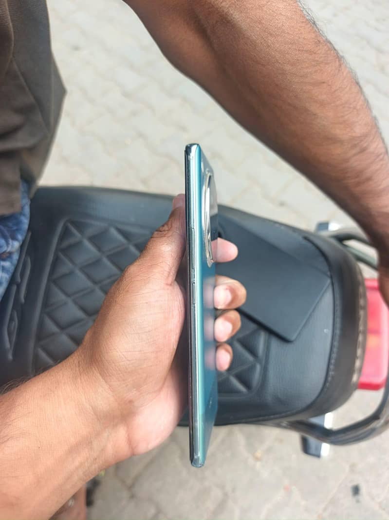 Infinix Zero 40 4