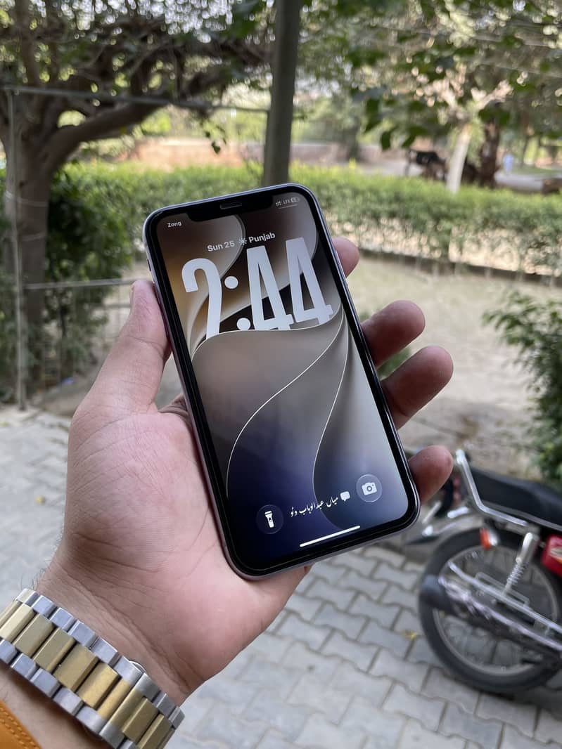 Apple iPhone 11 3