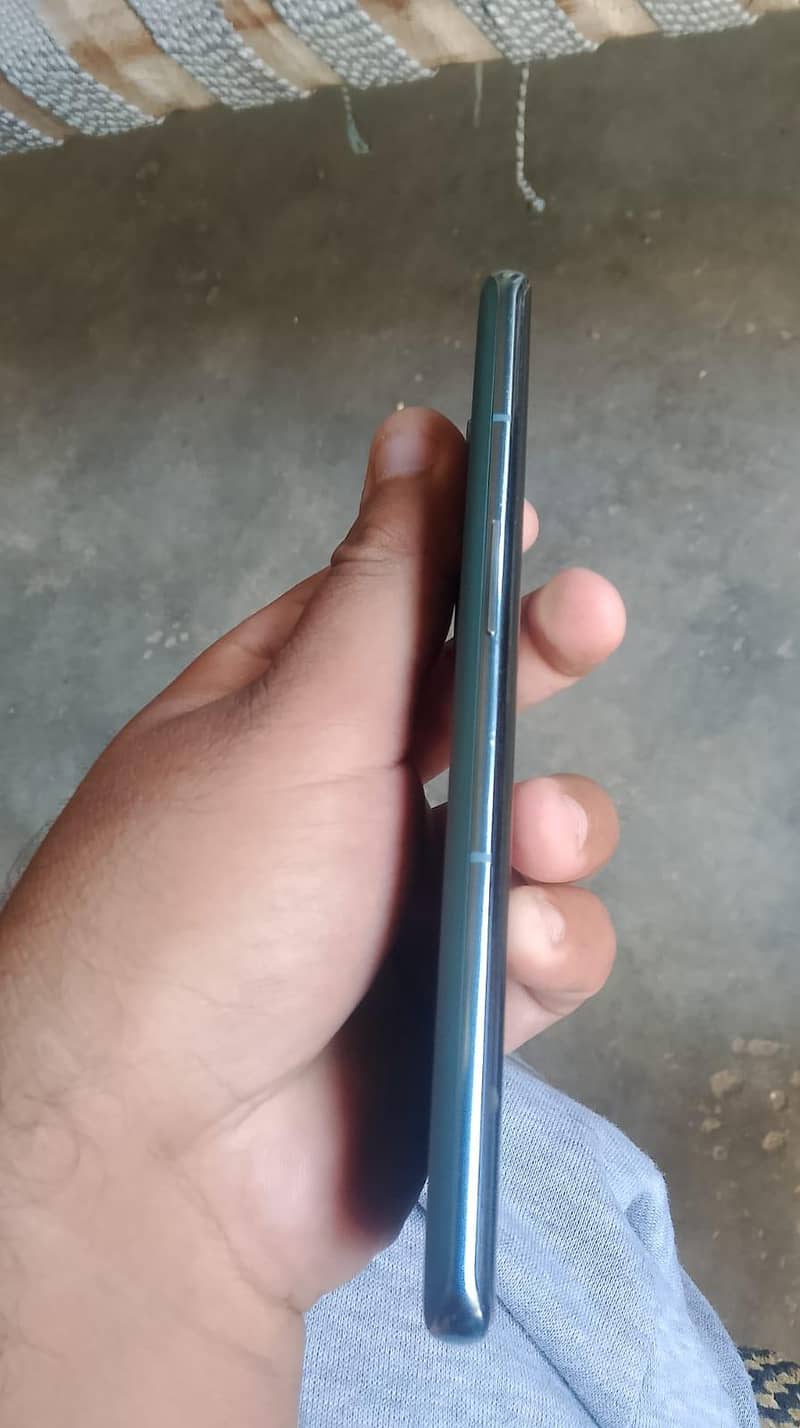 One Plus 10 Pro 4