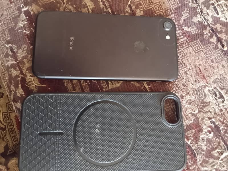 Apple iPhone 7 0