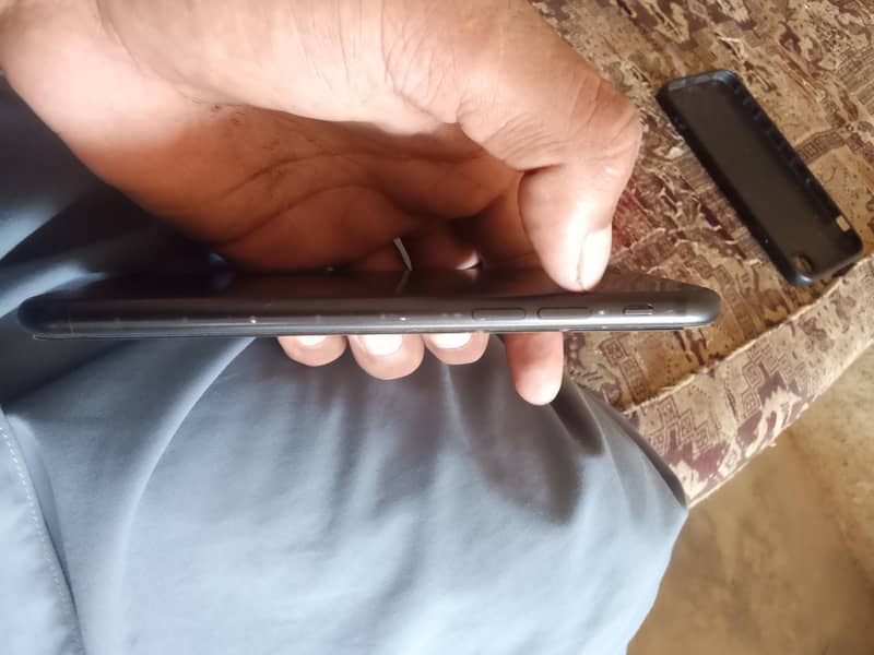 Apple iPhone 7 3