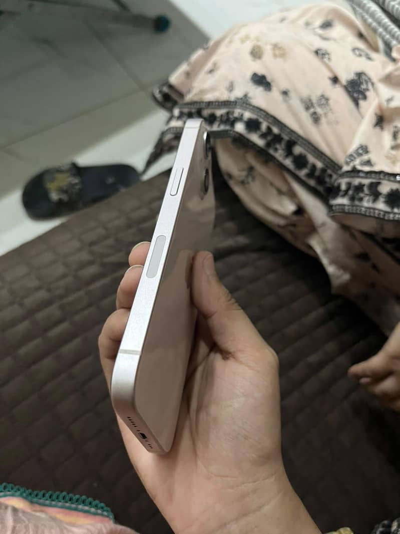 Apple iPhone 13 0