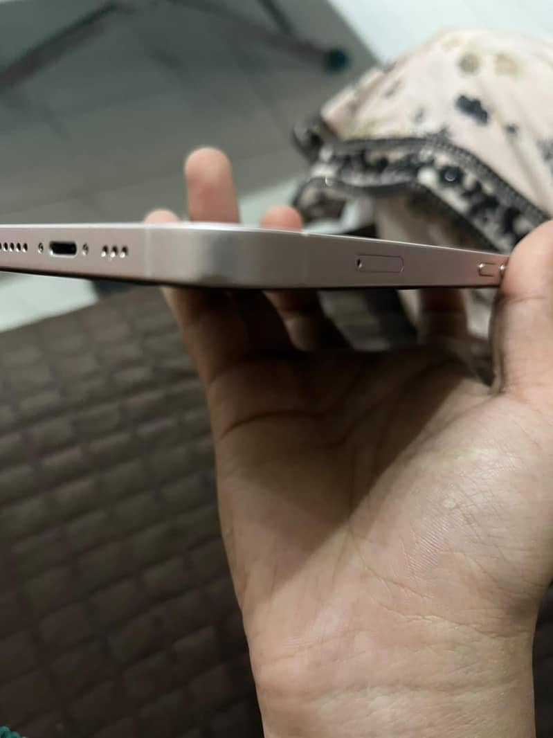 Apple iPhone 13 1