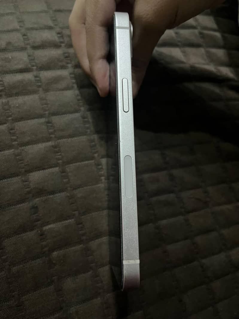 Apple iPhone 13 2