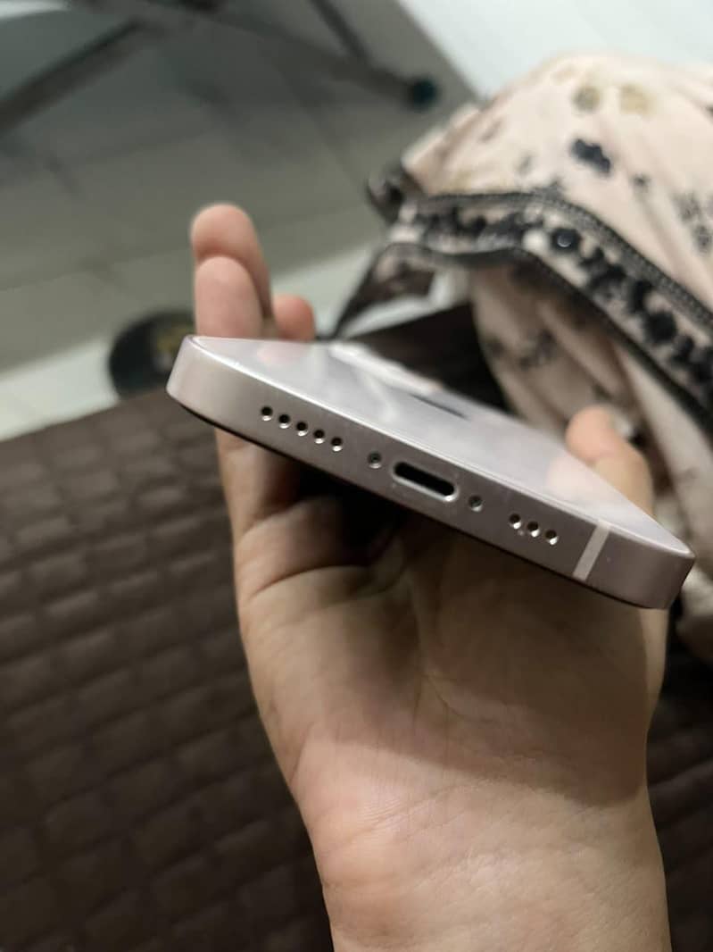 Apple iPhone 13 4