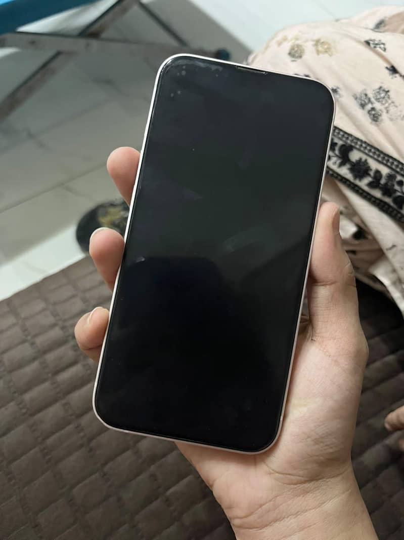 Apple iPhone 13 5
