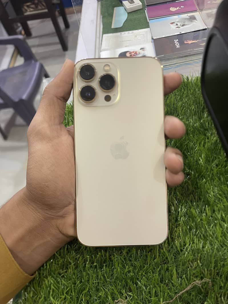 Apple iPhone 13 Pro Max 4