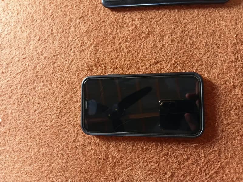 Apple iPhone 11 4