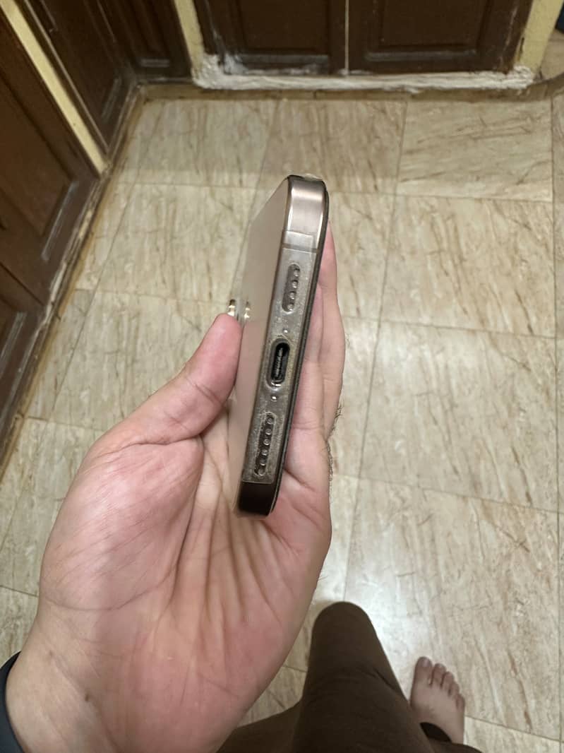Apple iPhone 16 Pro Max 5