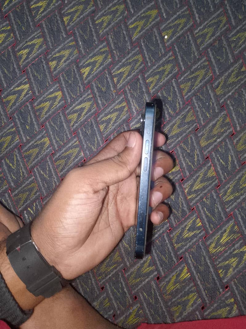 Apple iPhone 12 mini 1
