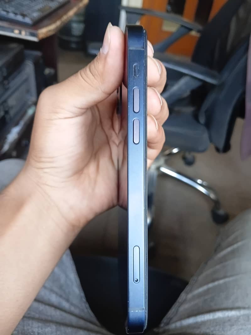 Apple iPhone 12 3
