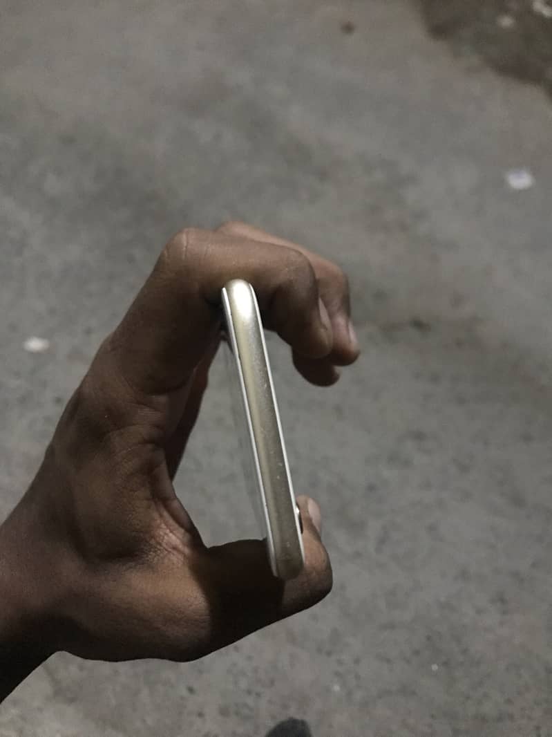 Apple iPhone 6S 3