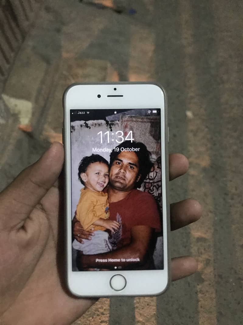 Apple iPhone 6S 8