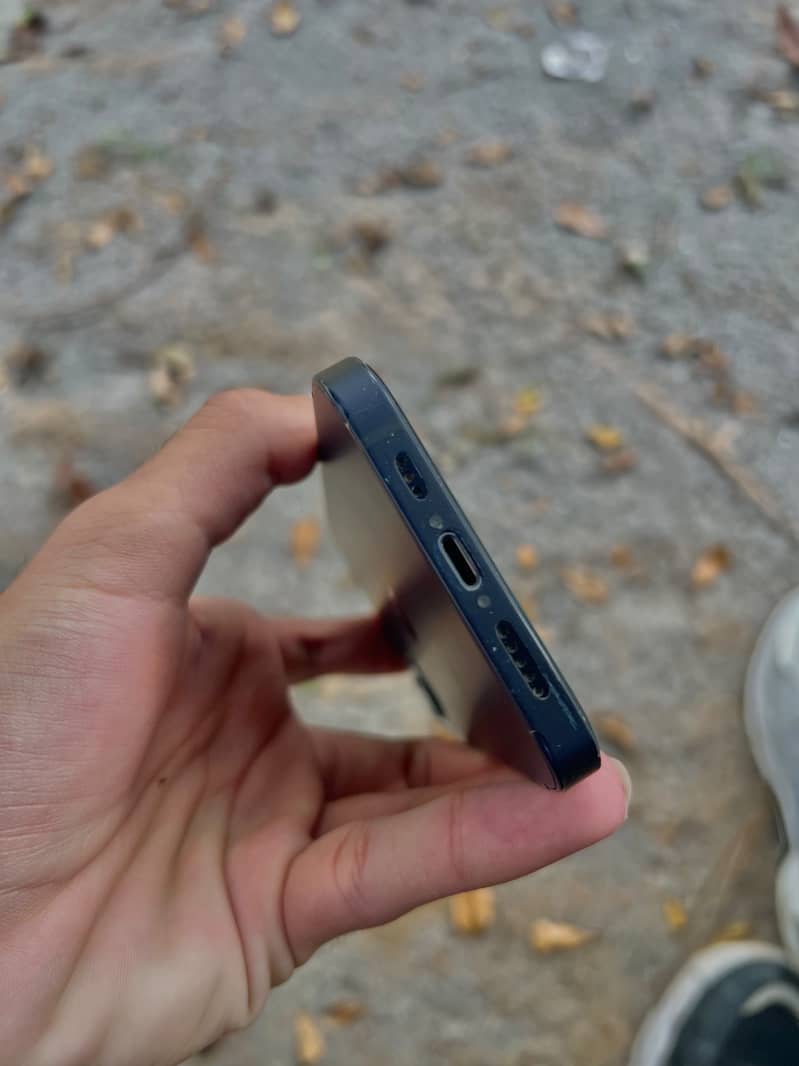 Apple iPhone 12 3