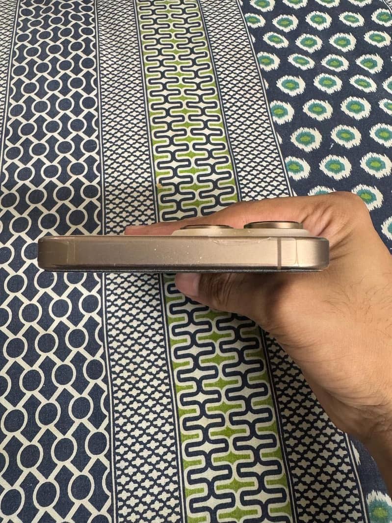 Apple iPhone 16 Pro Max 3