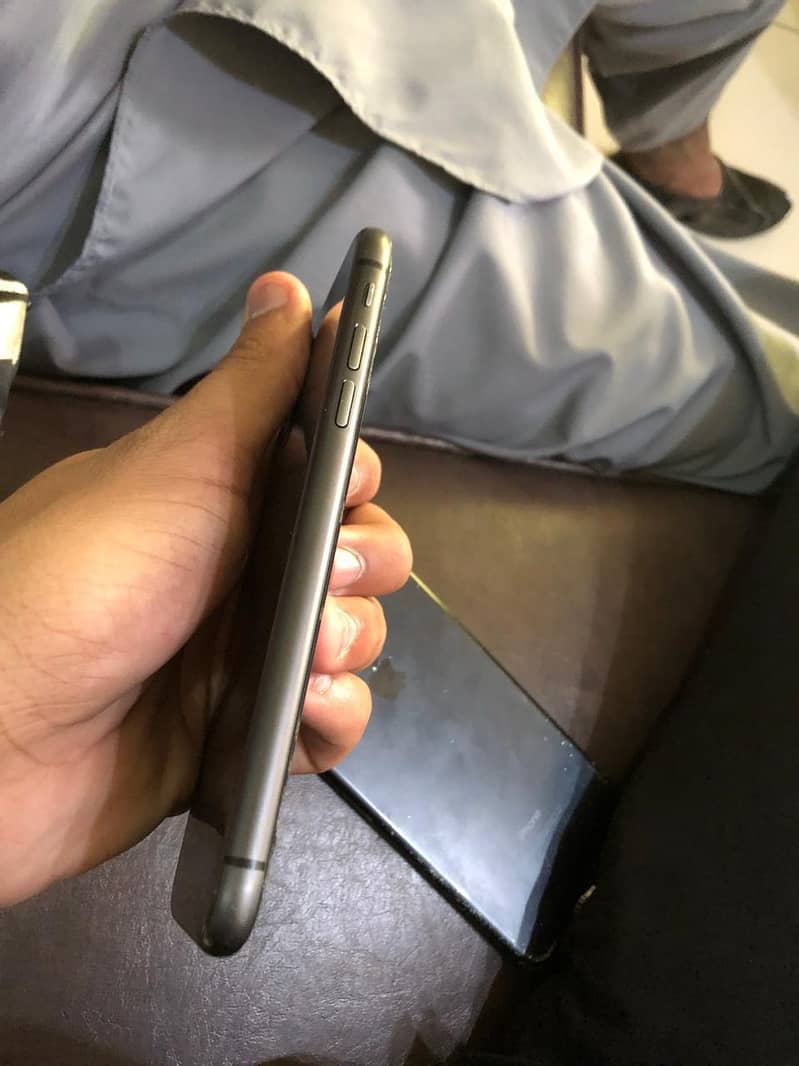 Apple iPhone 11 jv 3