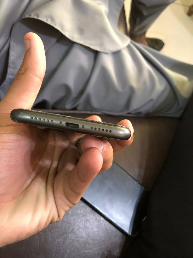 Apple iPhone 11 jv 6