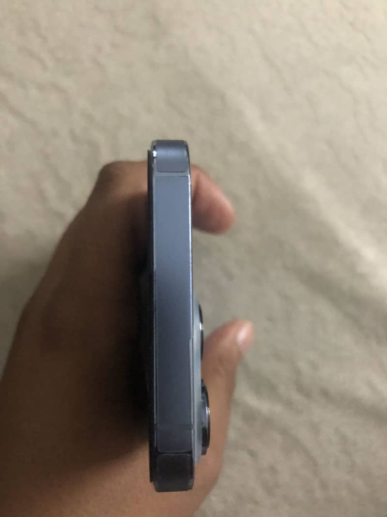Apple iPhone 13 Pro 4