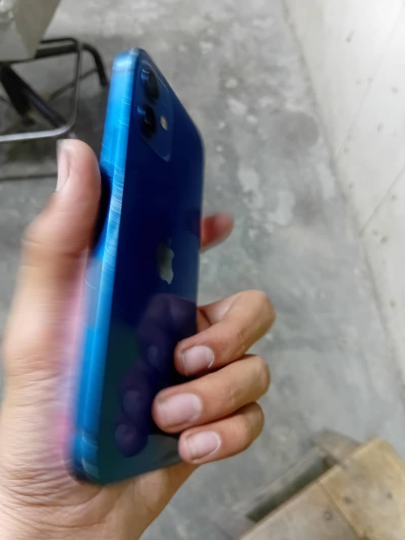 Apple iPhone 12 4
