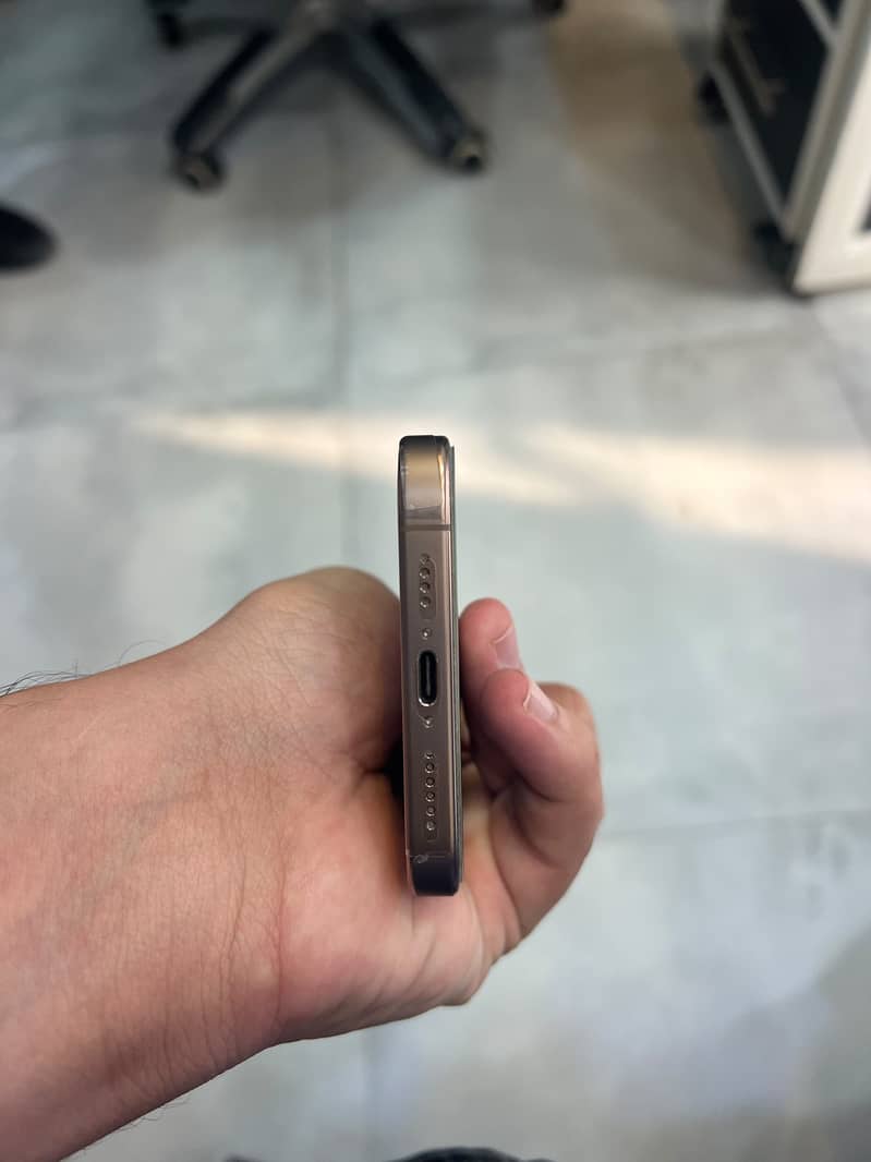 Apple iPhone 16 Pro Max 3