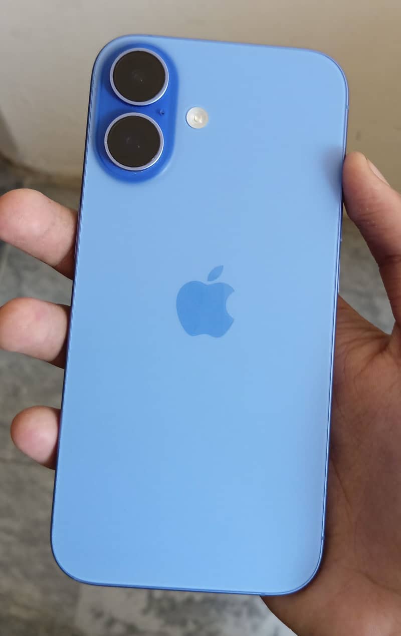 Apple iPhone 16 2