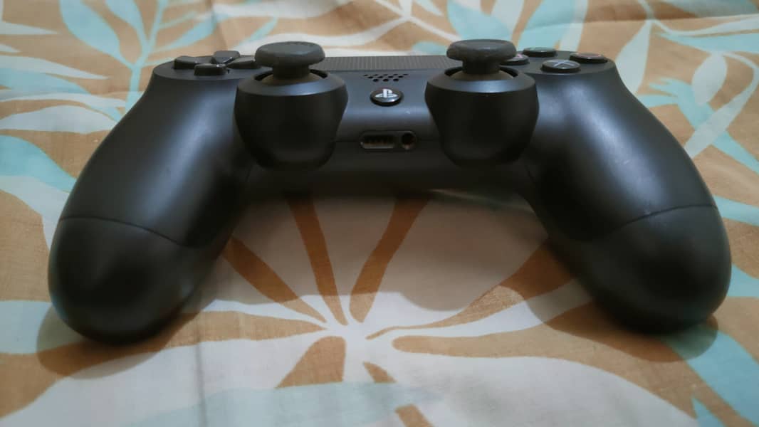 ps4 original controller in new condition 0