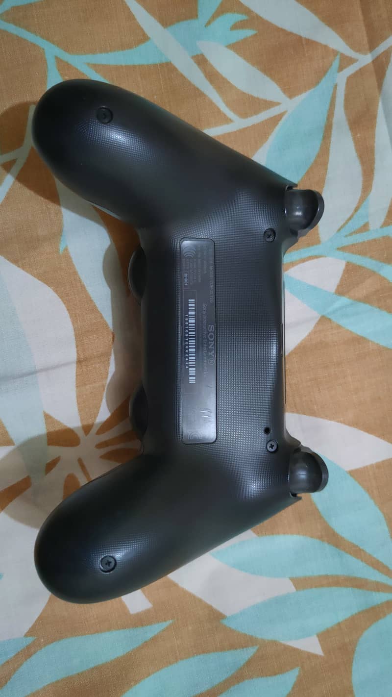 ps4 original controller in new condition 1
