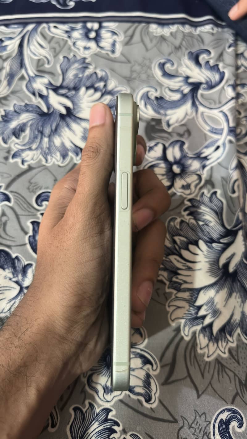 Apple iPhone 15 2