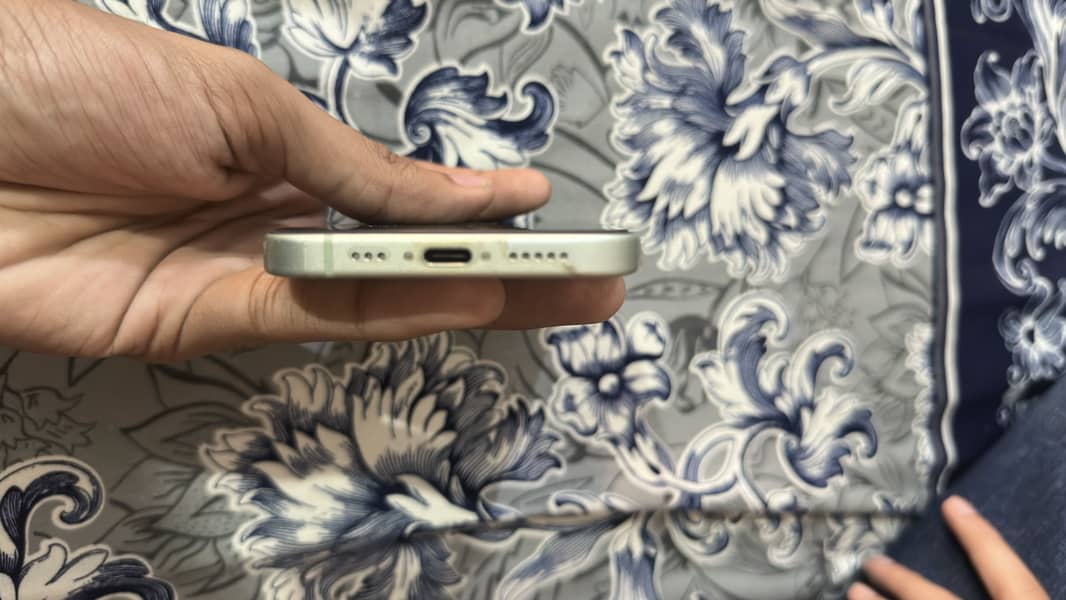 Apple iPhone 15 7