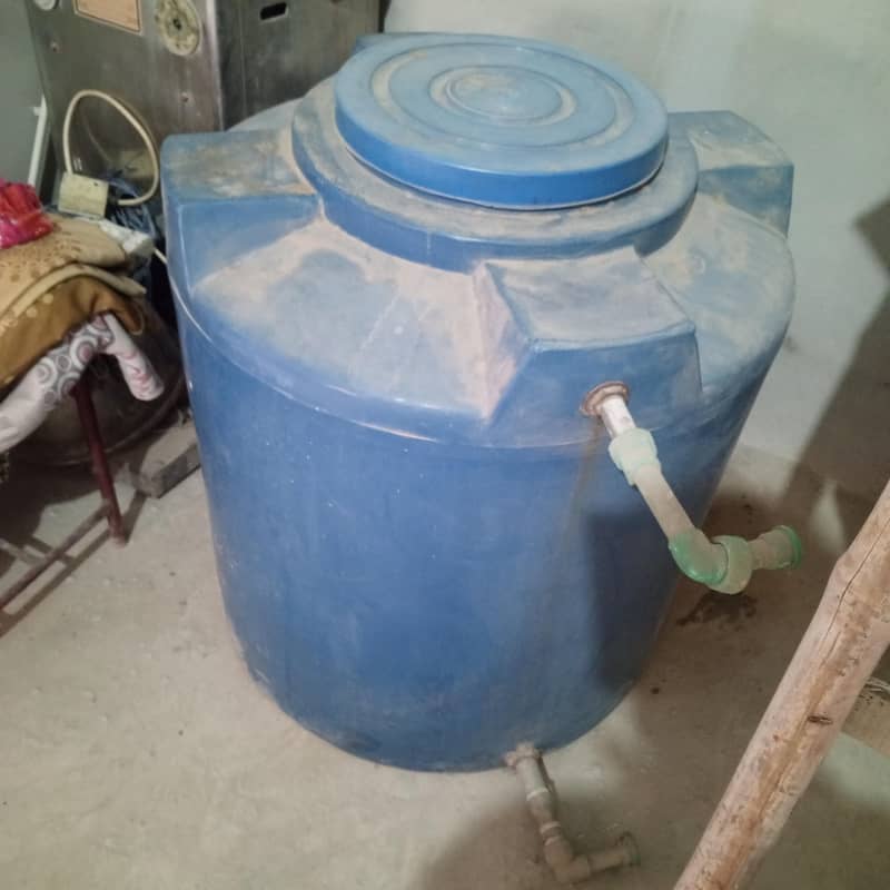 پانی والی ٹینکی برائے فروخت گڈ کنڈیشن 1