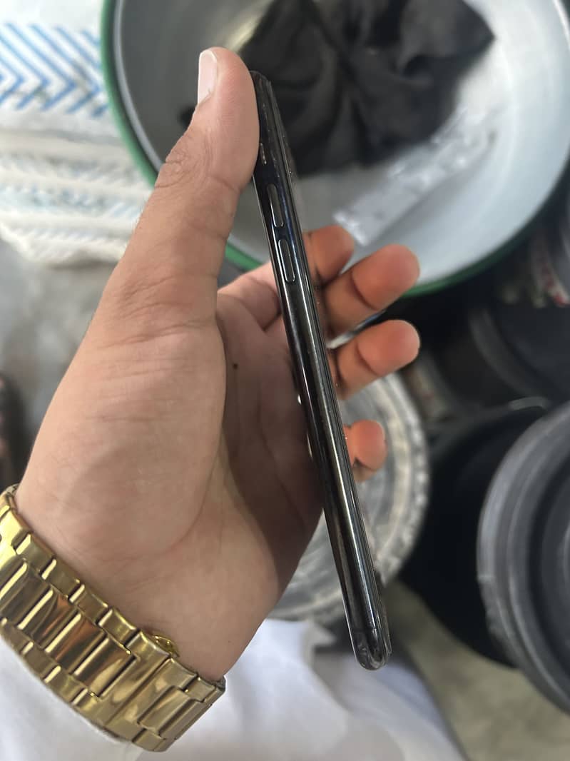 Apple iPhone 11 Pro Max 2