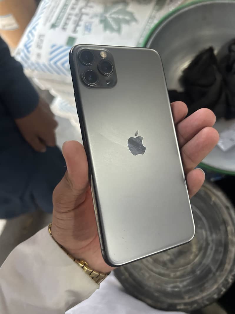 Apple iPhone 11 Pro Max 4