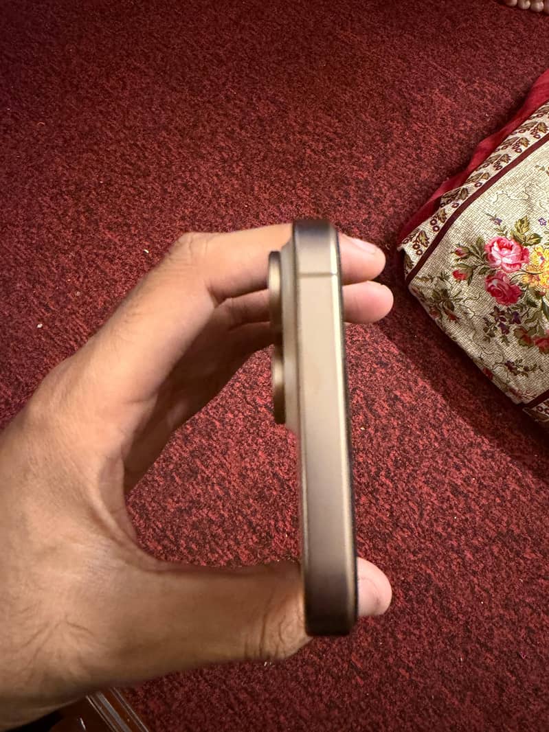 Apple iPhone 16 Pro Max 2