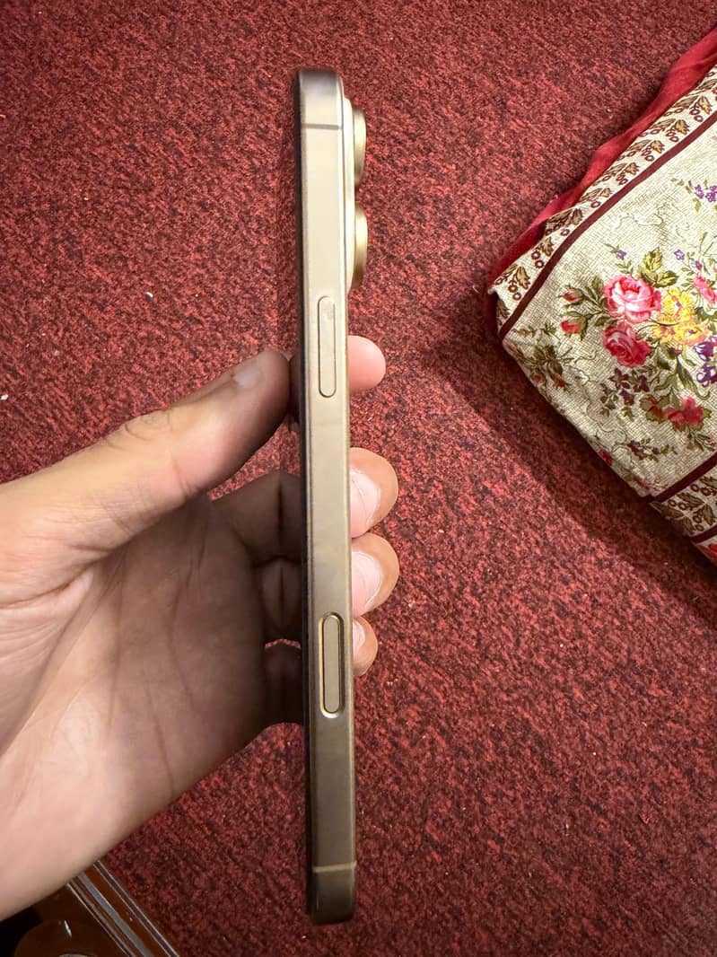 Apple iPhone 16 Pro Max 3