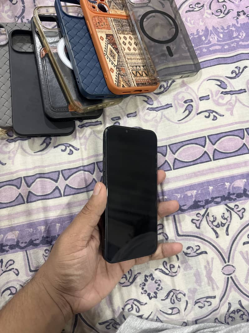 Apple iPhone 13 4