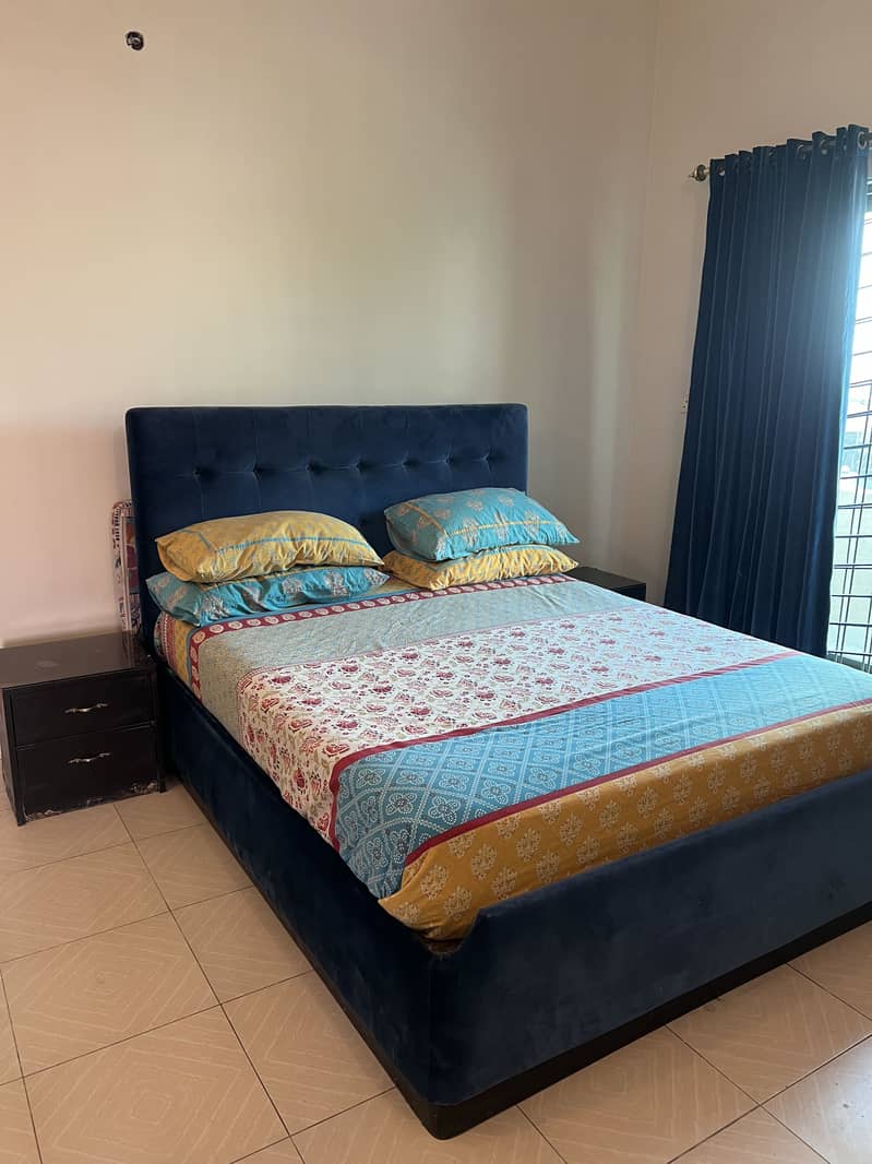 Bed with side tables 1