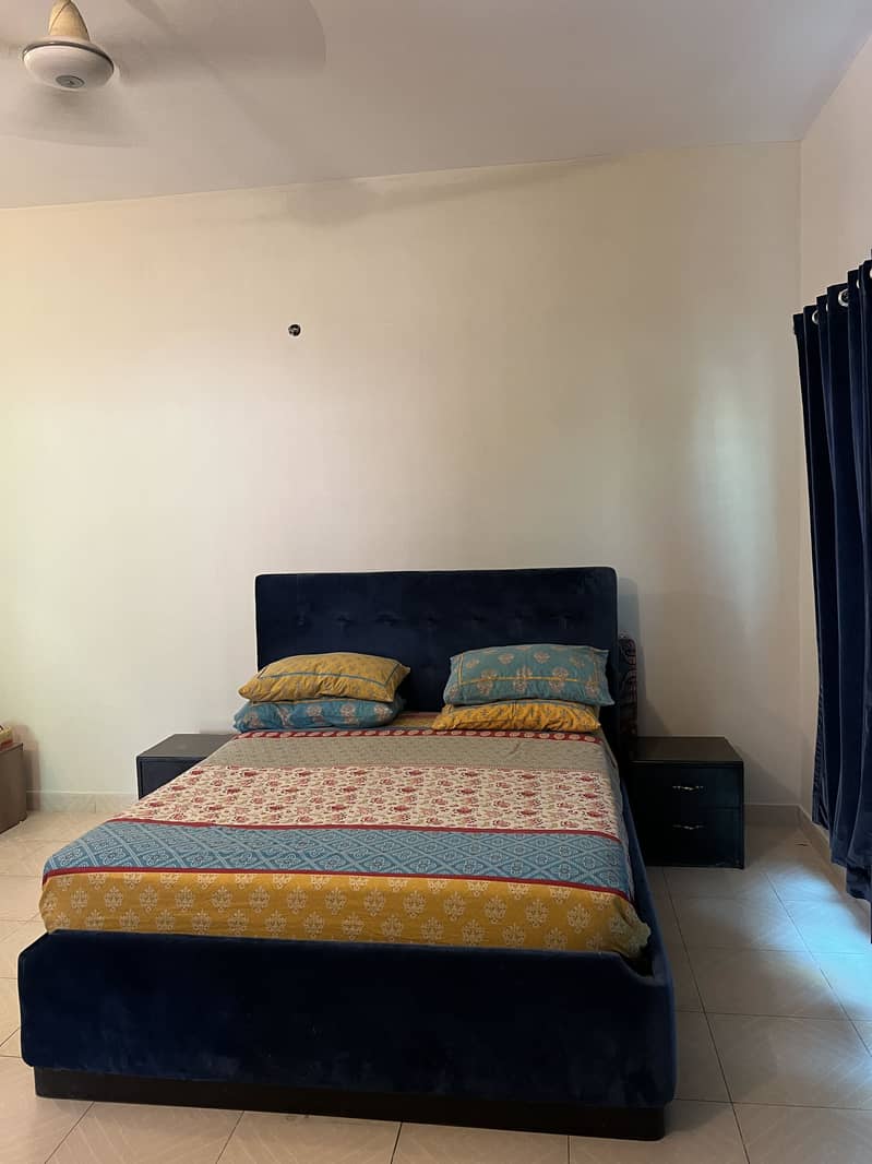 Bed with side tables 2