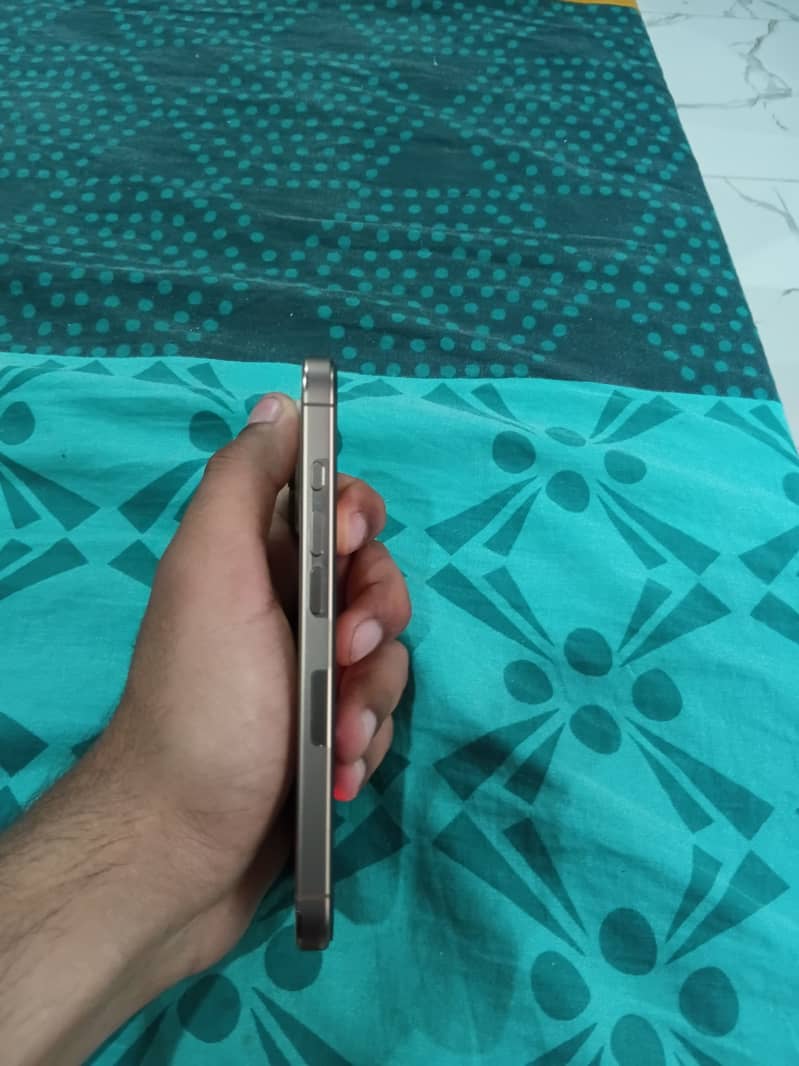 Apple iPhone 16 Pro jv 2