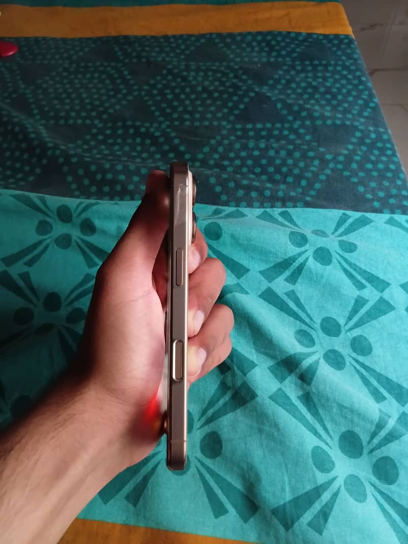 Apple iPhone 16 Pro jv 3