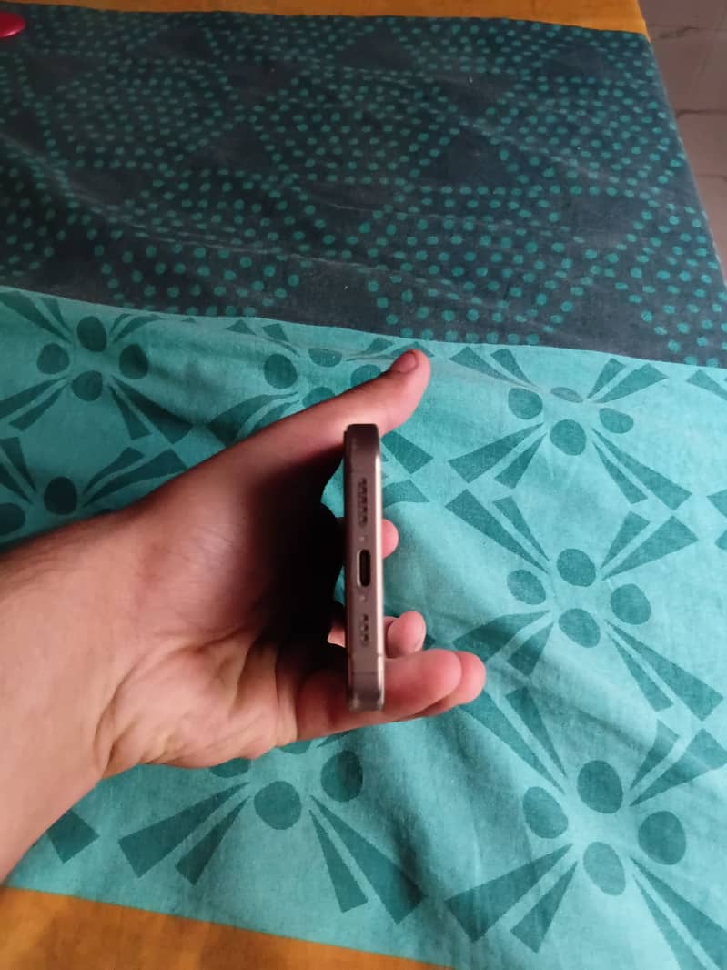 Apple iPhone 16 Pro jv 5