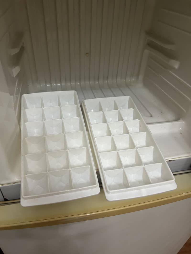 DawLance Mini Refrigerator 1