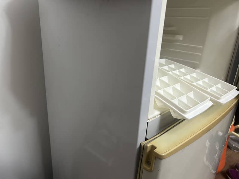 DawLance Mini Refrigerator 3